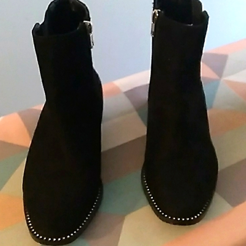 Black suade diamond stud bottom trim